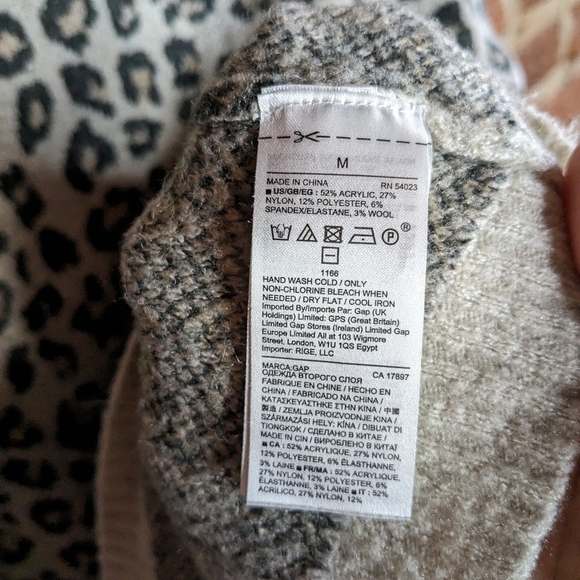 Gap Medium Off White & Black Leopard Print Crew Neck Pullover Sweater - Picture 3 of 8